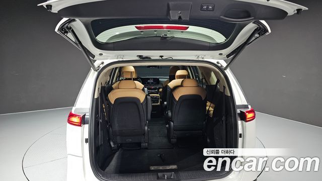 Kia Canival 2021 — photo 36