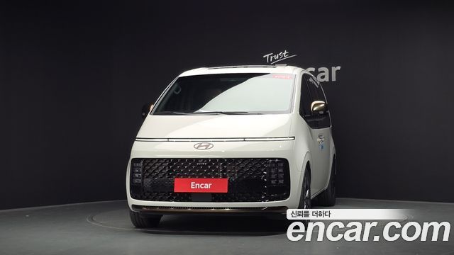 Hyundai Staria 2025 — photo 3