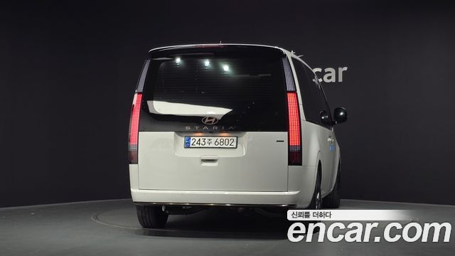 Hyundai Staria 2025 — photo 4