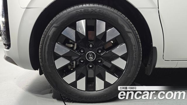Hyundai Staria 2025 — photo 5