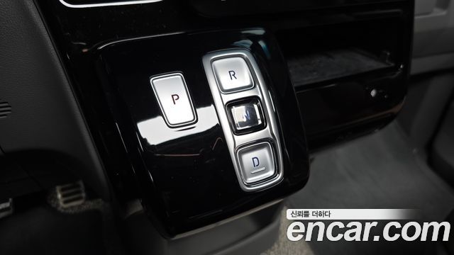 Hyundai Staria 2025 — photo 12