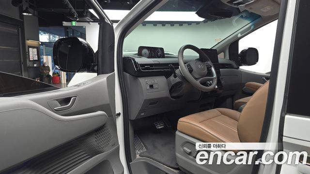 Hyundai Staria 2025 — photo 13
