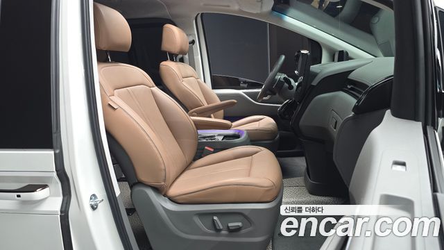 Hyundai Staria 2025 — photo 17