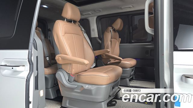 Hyundai Staria 2025 — photo 18