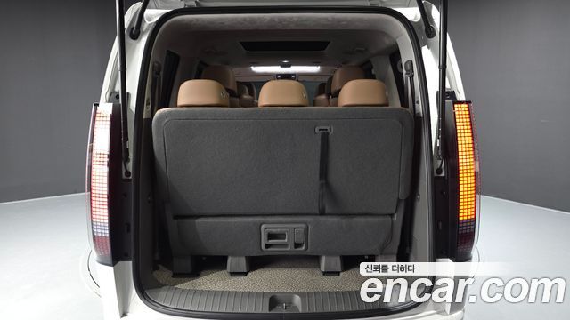 Hyundai Staria 2025 — photo 25