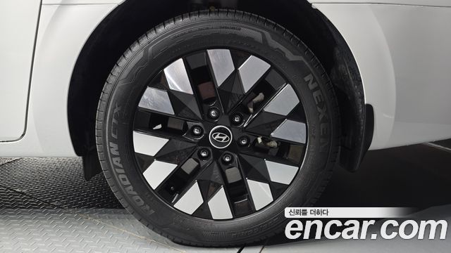 Hyundai Staria 2025 — photo 7