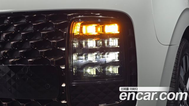 Hyundai Staria 2025 — photo 8