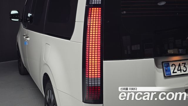 Hyundai Staria 2025 — photo 9