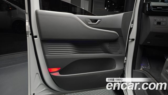 Hyundai Staria 2025 — photo 14