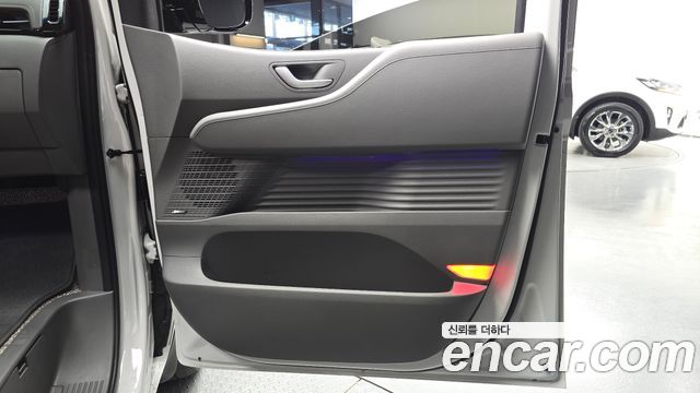 Hyundai Staria 2025 — photo 15