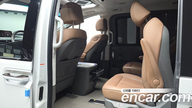 Hyundai Staria 2025 — photo 16
