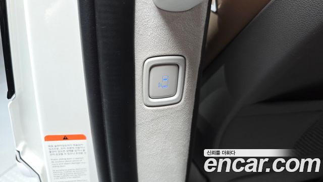 Hyundai Staria 2025 — photo 30