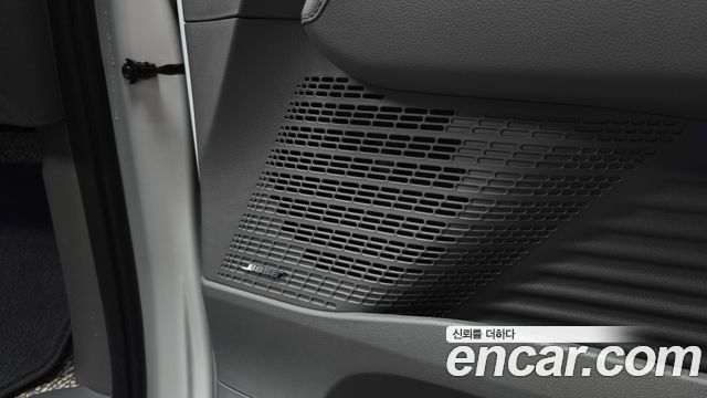 Hyundai Staria 2025 — photo 35