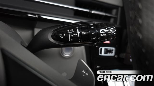 Hyundai Staria 2025 — photo 37