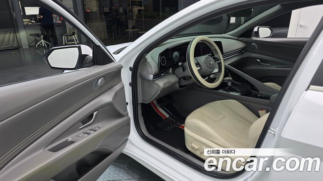 Hyundai AVANTE 2023 — photo 13