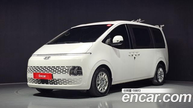 Hyundai Staria 2023 — photo 1