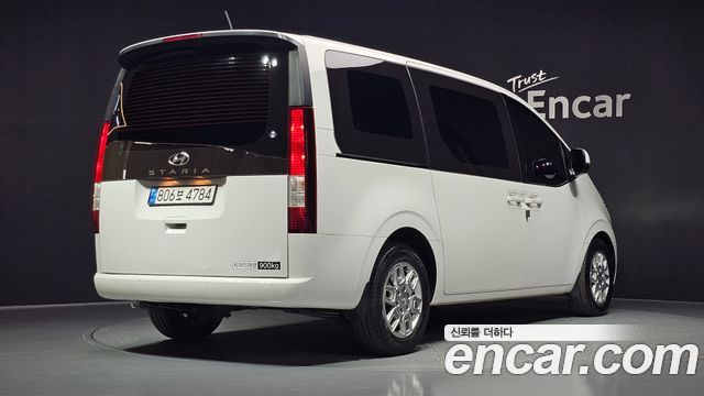 Hyundai Staria 2023 — photo 2