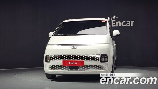Hyundai Staria 2023 — photo 3