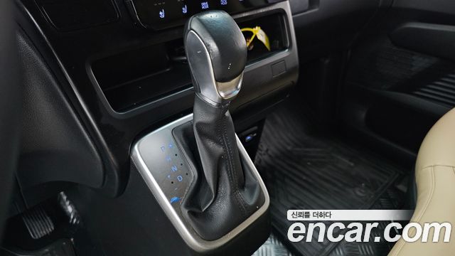 Hyundai Staria 2023 — photo 12