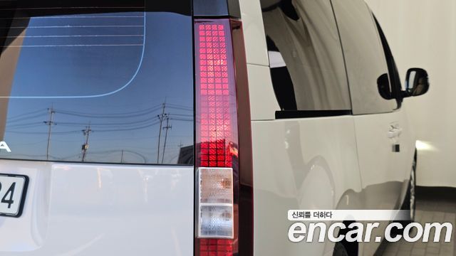 Hyundai Staria 2023 — photo 9