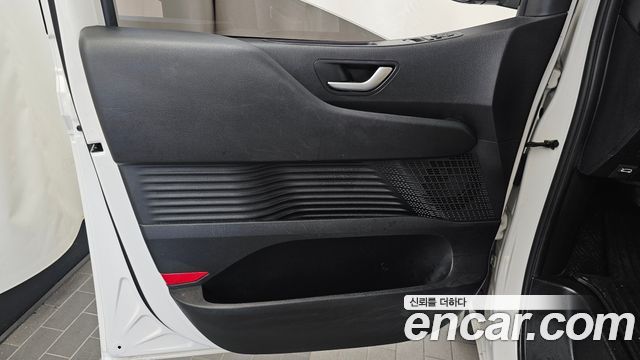 Hyundai Staria 2023 — photo 14