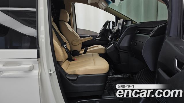 Hyundai Staria 2023 — photo 16