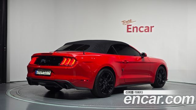 Ford Mustang 2021 — photo 2