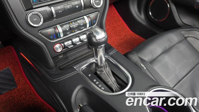 Ford Mustang 2021 — photo 12