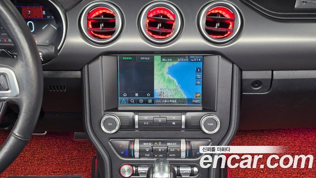 Ford Mustang 2021 — photo 18