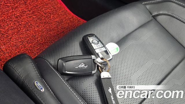 Ford Mustang 2021 — photo 21