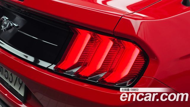 Ford Mustang 2021 — photo 9