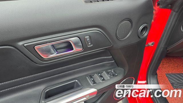 Ford Mustang 2021 — photo 28