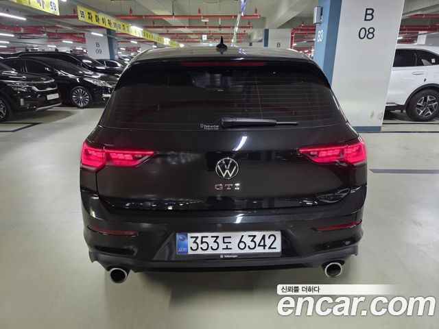 Volkswagen Golf 2025 — photo 2