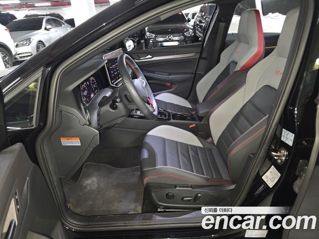Volkswagen Golf 2025 — photo 8