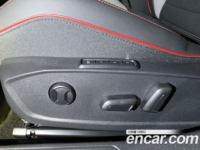 Volkswagen Golf 2025 — photo 13