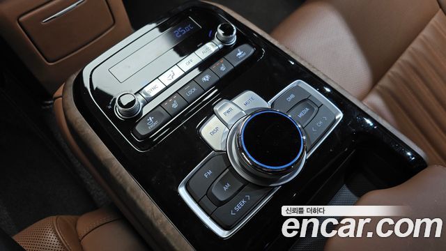 Genesis G90 2019 — photo 26