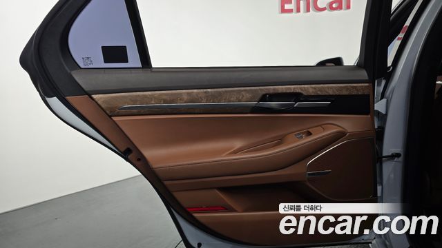 Genesis G90 2019 — photo 15
