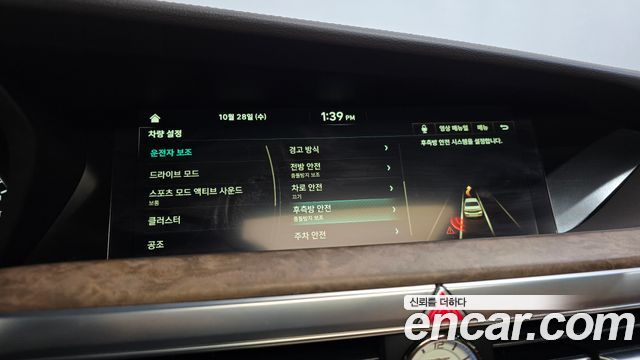 Genesis G90 2019 — photo 32