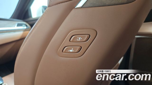 Genesis G90 2019 — photo 33