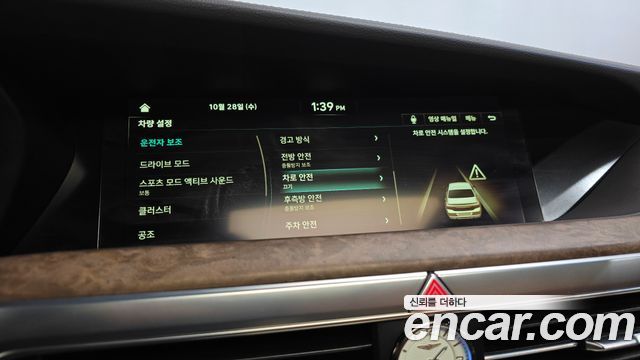 Genesis G90 2019 — photo 36