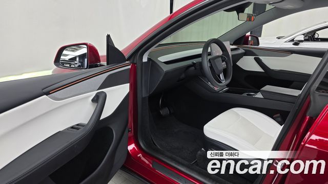 Tesla Model Y 2025 — photo 10