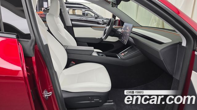 Tesla Model Y 2025 — photo 11