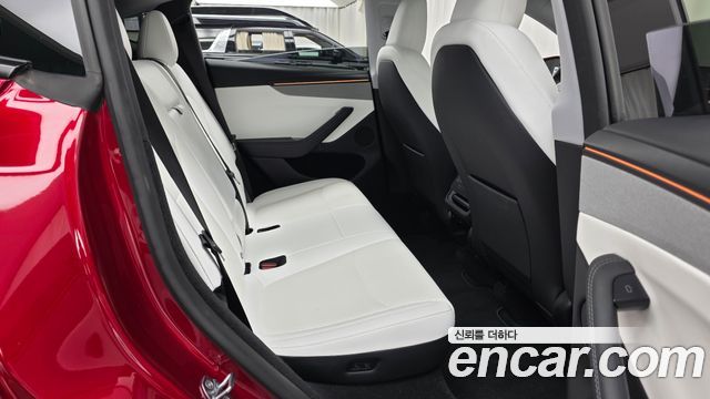 Tesla Model Y 2025 — photo 12