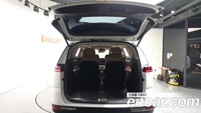 Kia Canival 2021 — photo 20