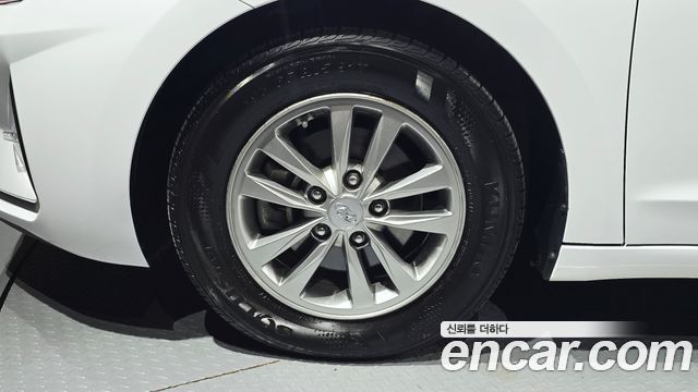 Hyundai AVANTE 2020 — photo 5