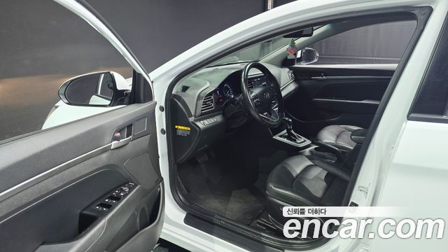 Hyundai AVANTE 2020 — photo 13