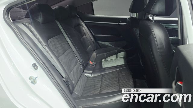 Hyundai AVANTE 2020 — photo 17