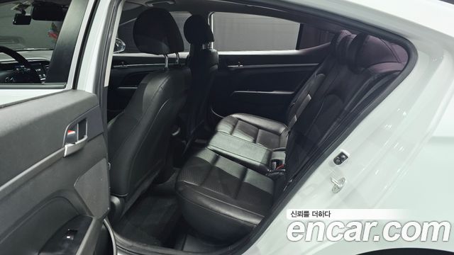 Hyundai AVANTE 2020 — photo 18