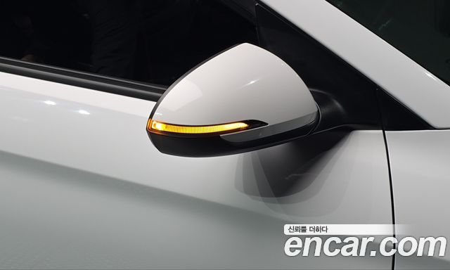 Hyundai AVANTE 2020 — photo 31