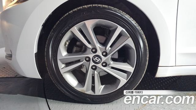 Hyundai AVANTE 2017 — photo 5